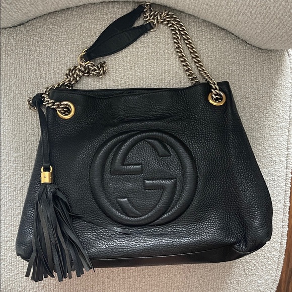 Gucci Black Pebbled Leather Shoulder Bag with Gold Chains - Picture 3 of 13